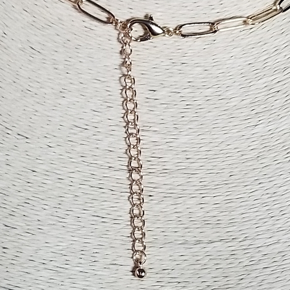 Viola Lips Pendant Short Chain Necklace Set - Picture 8 of 10